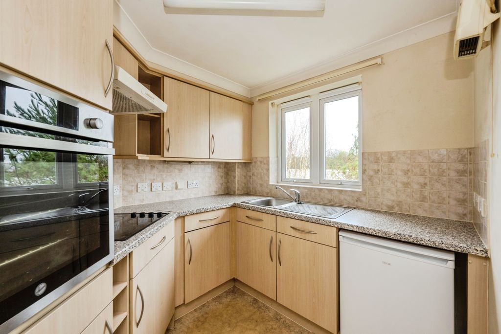 Additional image 4 of 1 bed property for sale20 Alexandra Road, Gorseinon SA4