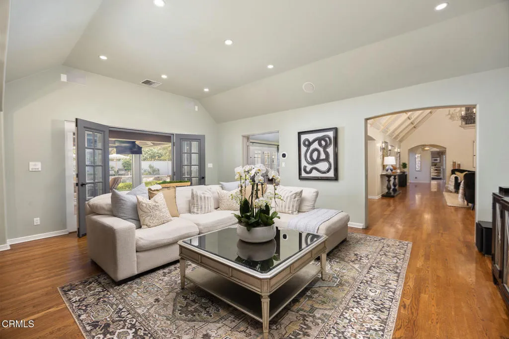 Additional image 19 of 555 Meadow Grove Street, La Canada Flintridge, CA 91011