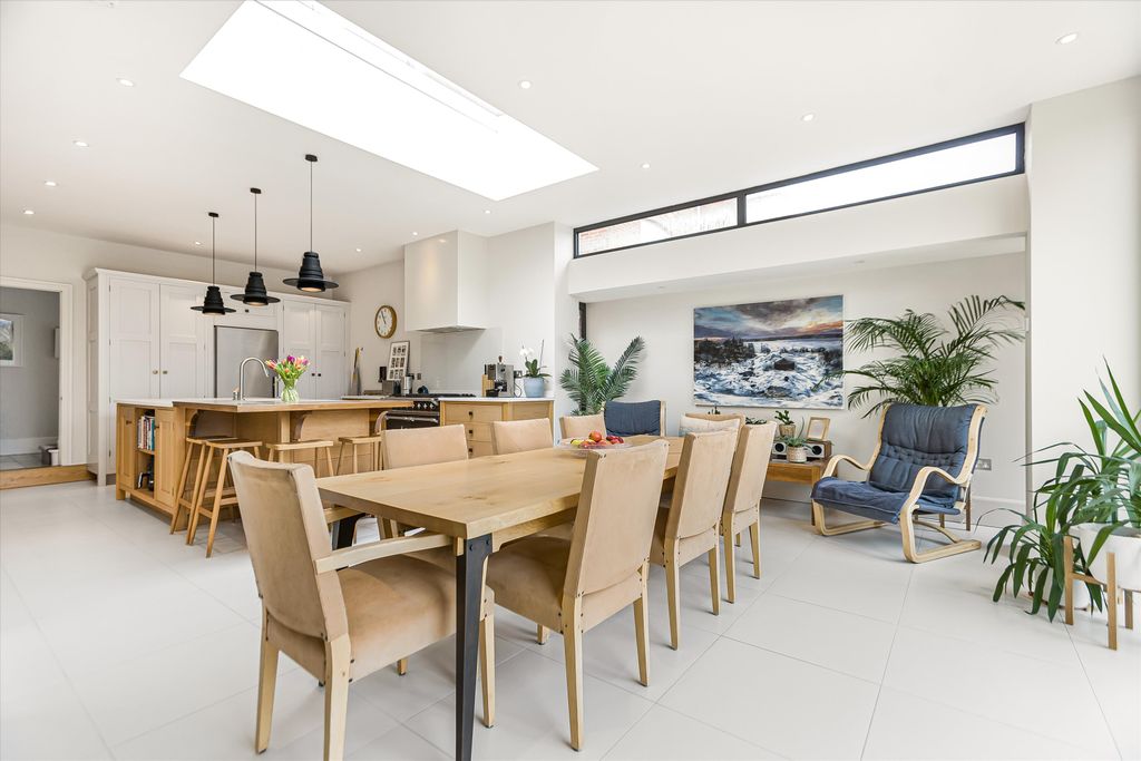 6 bed semi-detached house for salePark Crescent, Abingdon, Oxfordshire OX14 photo 4