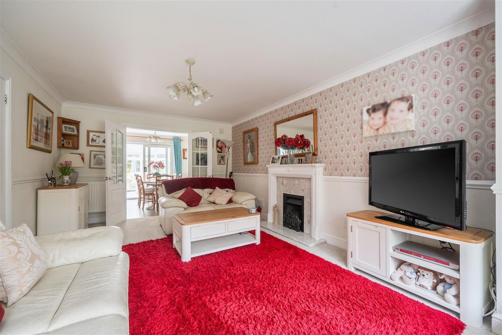 Additional image 5 of 4 bed detached house for saleBarker Close, Arborfield, Berkshire RG2