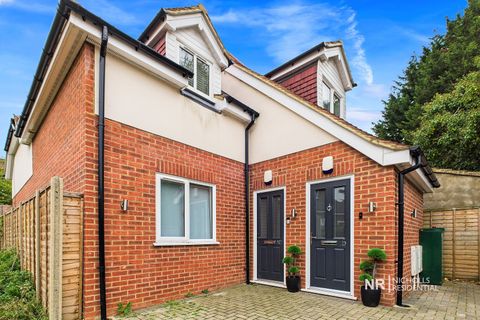 Sienna Close, Chessington, Surrey. KT9