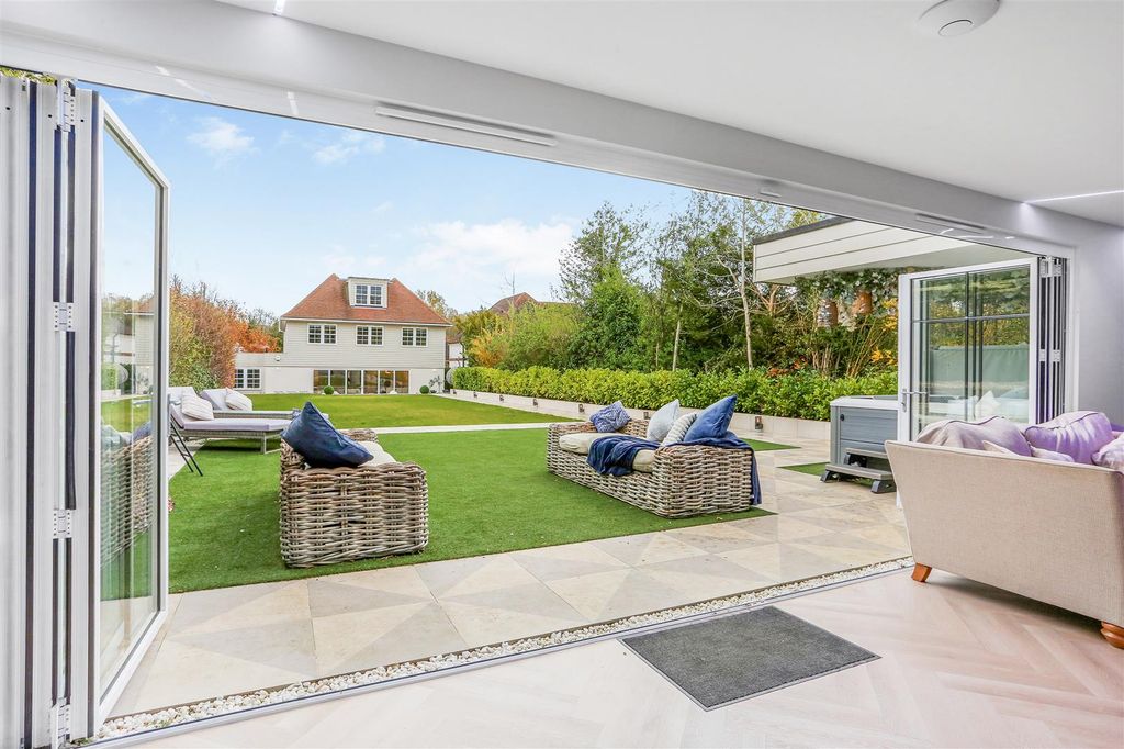 Additional image 14 of 5 bed detached house for saleGreen Curve, Banstead SM7