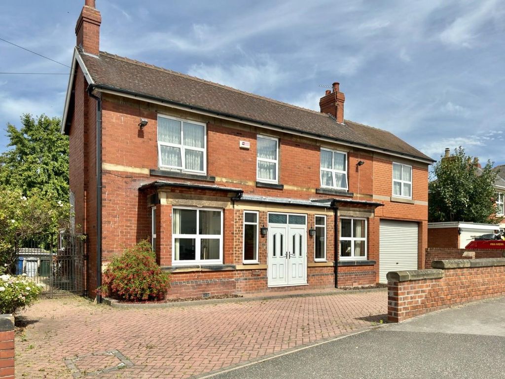 5 bed detached house for saleDoncaster Road, Darfield, Barnsley S73