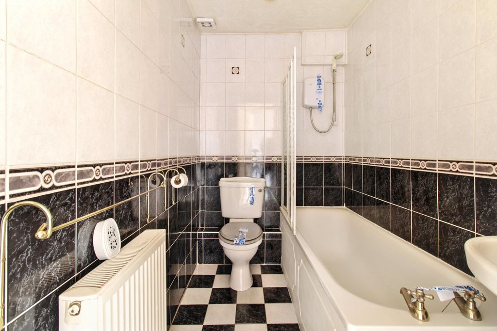 Additional image 8 of 1 bed flat for saleOverton Street, Alexandria G83