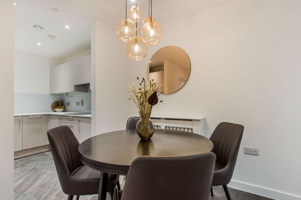 Additional image 12 of 2 bed flat for sale4, Regal Walk, Bexleyheath DA6