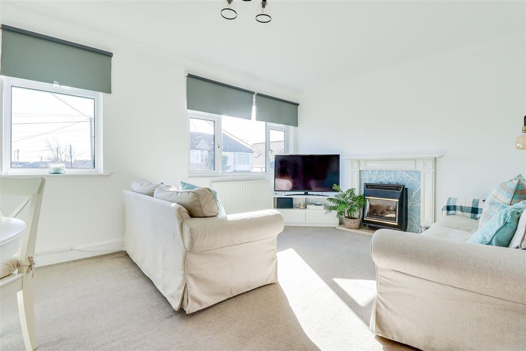 Additional image 3 of 2 bed flat for saleWoodfield Road, Hadleigh SS7