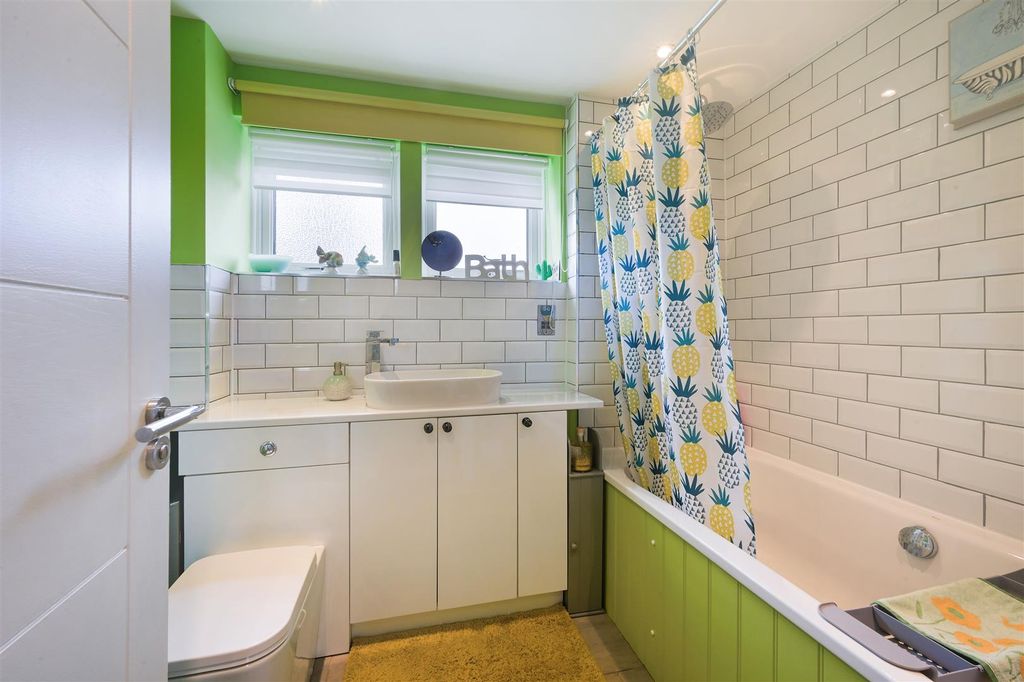 Additional image 13 of 2 bed flat for saleWell House, Woodmansterne Lane, Banstead SM7