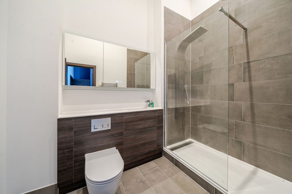 Additional image 13 of 4 bed terraced house for saleGillies Lane, Aldershot GU11