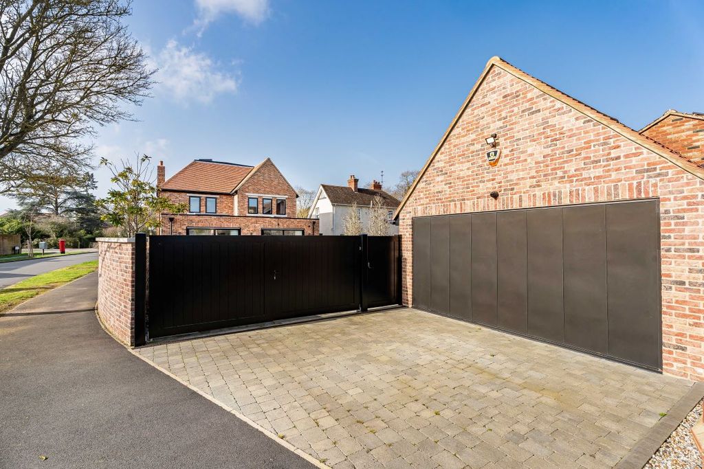Additional image 3 of 5 bed detached house for sale137 Kimbolton Road, Bedford, Bedfordshire MK41