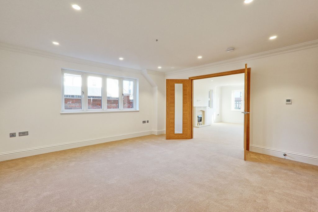 Additional image 9 of 6 bed detached house for saleCurtis Road, Emerson Park RM11