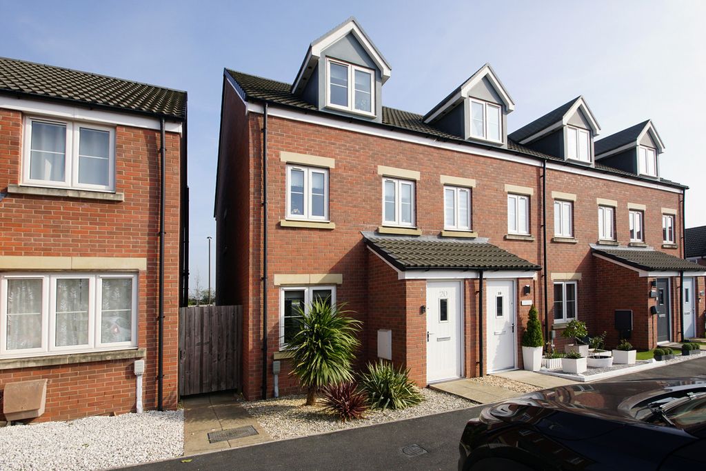 3 bed end terrace house for saleStump Street, Berkeley GL13