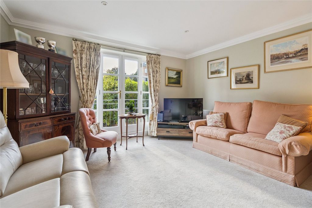 Additional image 8 of 2 bed flat for saleChesham Road, Berkhamsted, Hertfordshire HP4