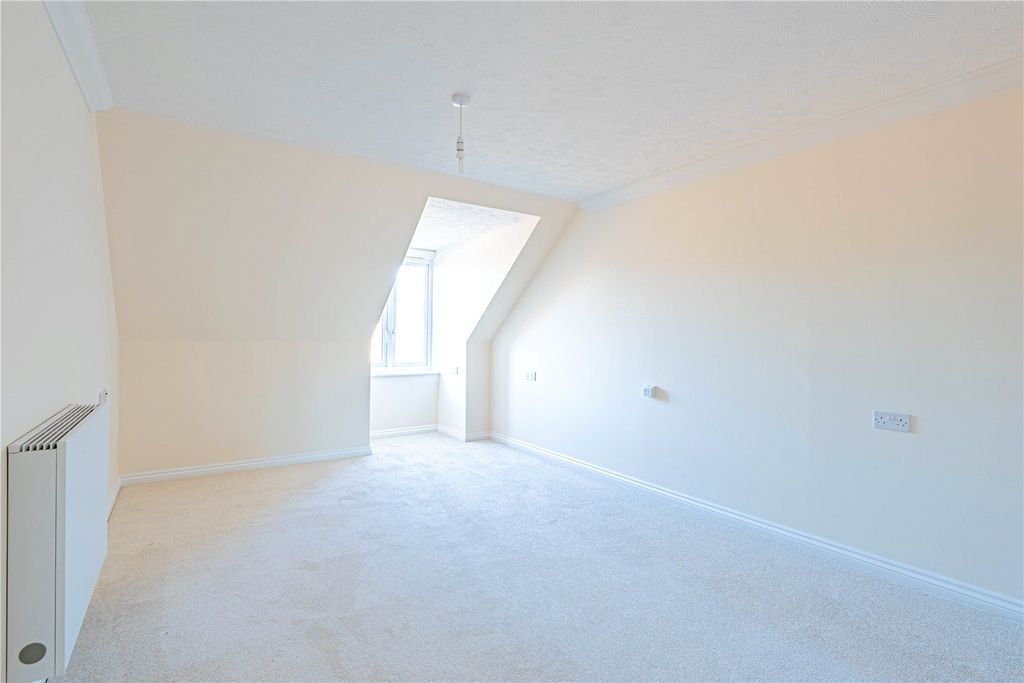 Additional image 8 of 2 bed flat for saleHigh Street, Berkhamsted, Hertfordshire HP4