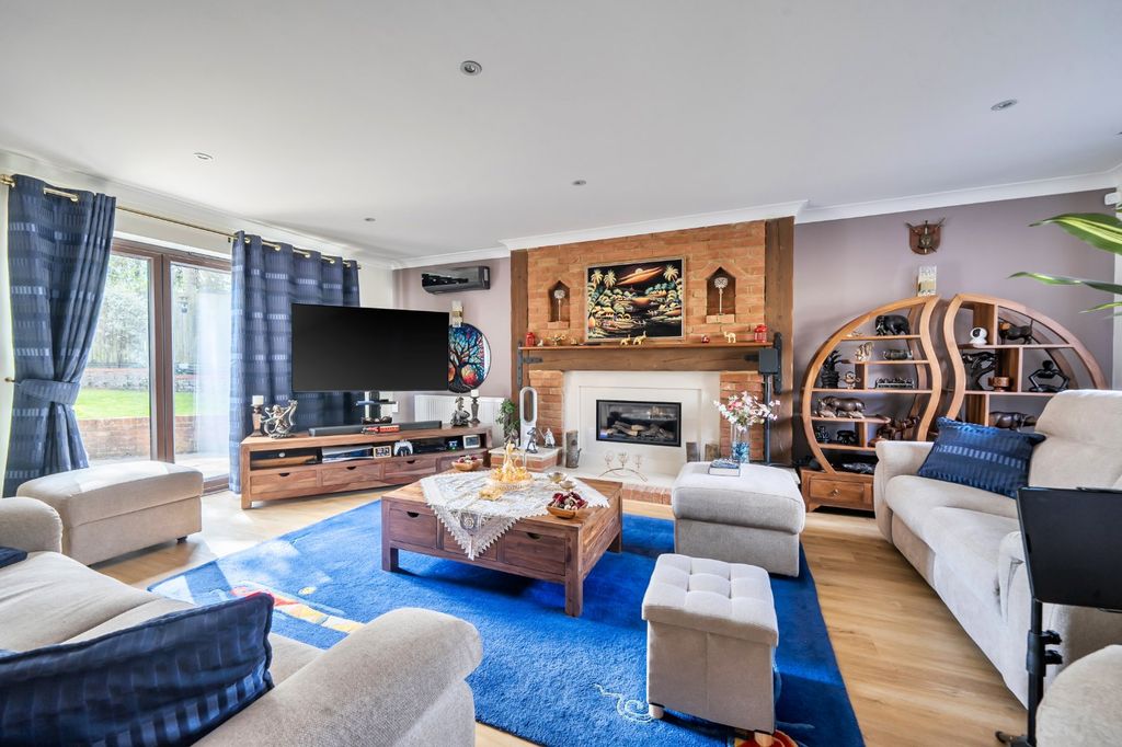 Additional image 4 of 5 bed detached house for saleVicarage Road, Reading, Berkshire RG2