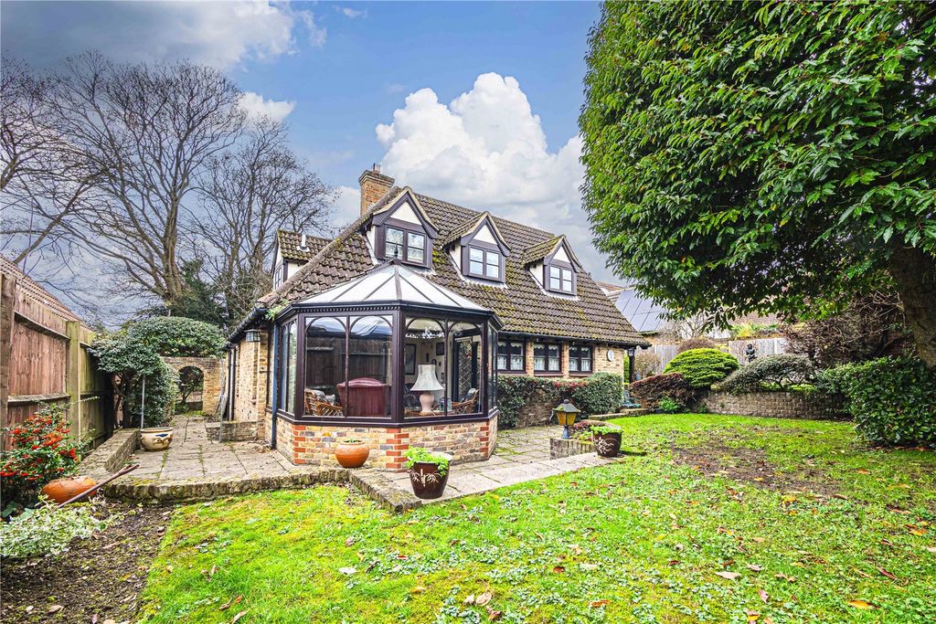 Additional image 4 of 4 bed detached house for saleCastle Gateway, Berkhamsted, Hertfordshire HP4