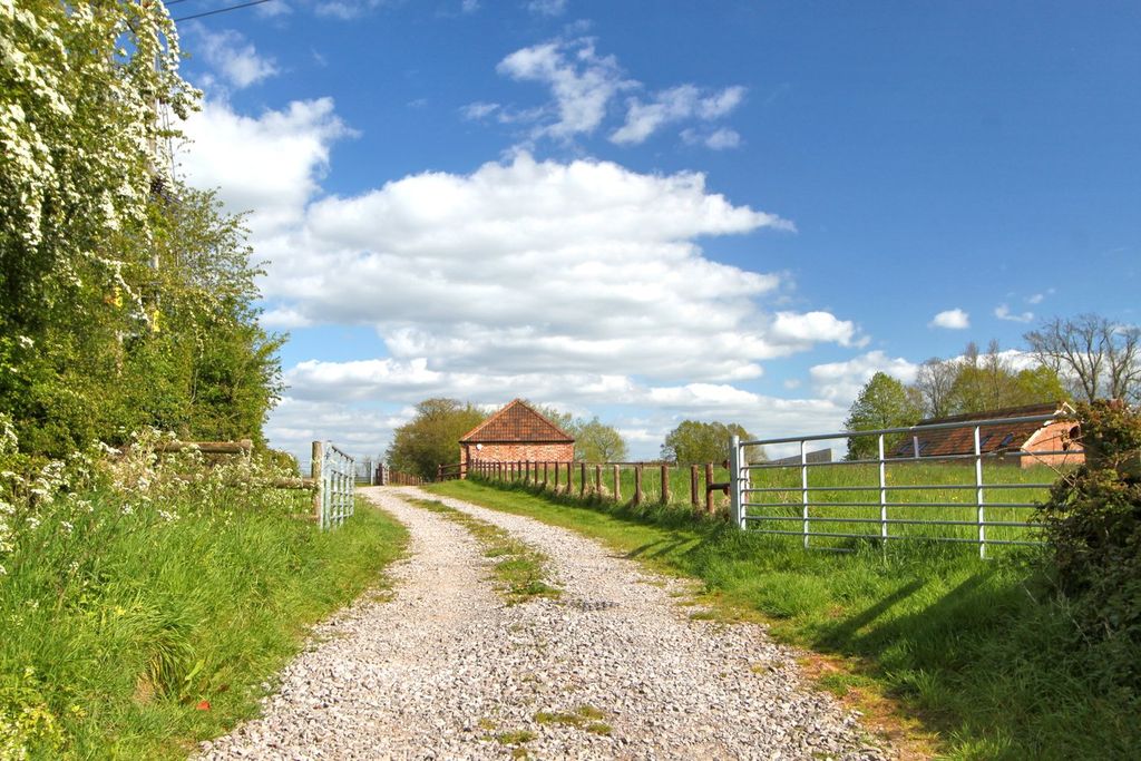 2 bed barn conversion for saleVinecroft, Wanswell, Nr. Berkeley GL13 photo 4
