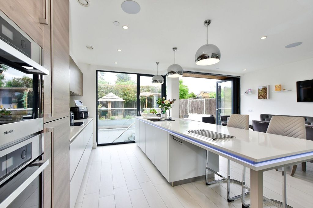 Additional image 4 of 4 bed detached house for saleAdrian Road, Abbots Langley WD5