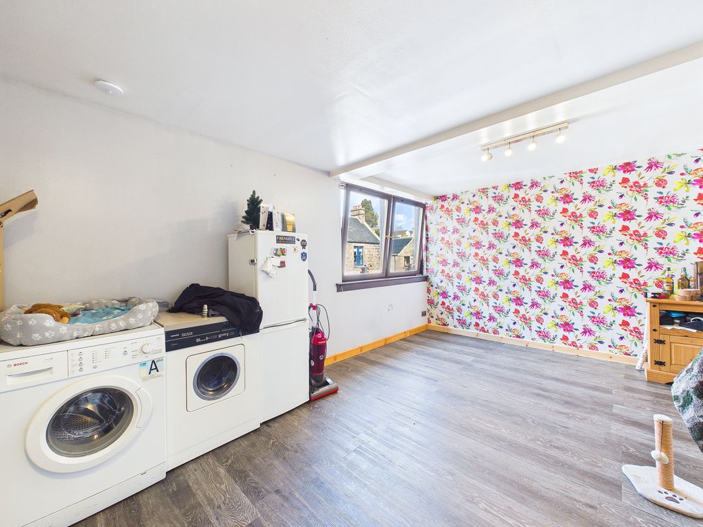 2 bed flat for saleHigh Street, Kingussie PH21 photo 3