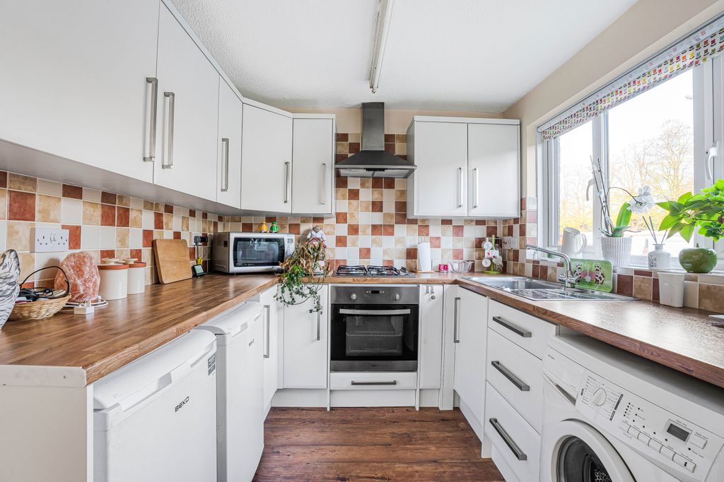 Additional image 4 of 2 bed flat for saleBroadwater, Berkhamsted HP4