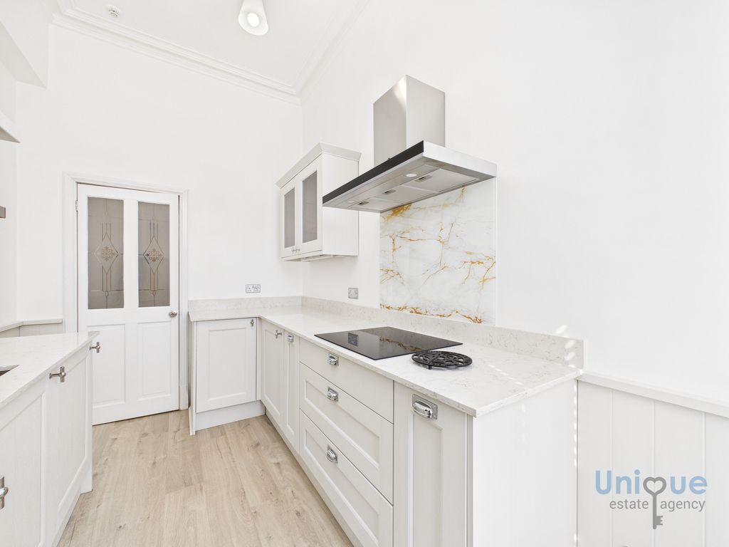 Additional image 7 of 2 bed flat for sale2 St. Georges Square, Lytham St. Annes, Lytham St. Annes FY8