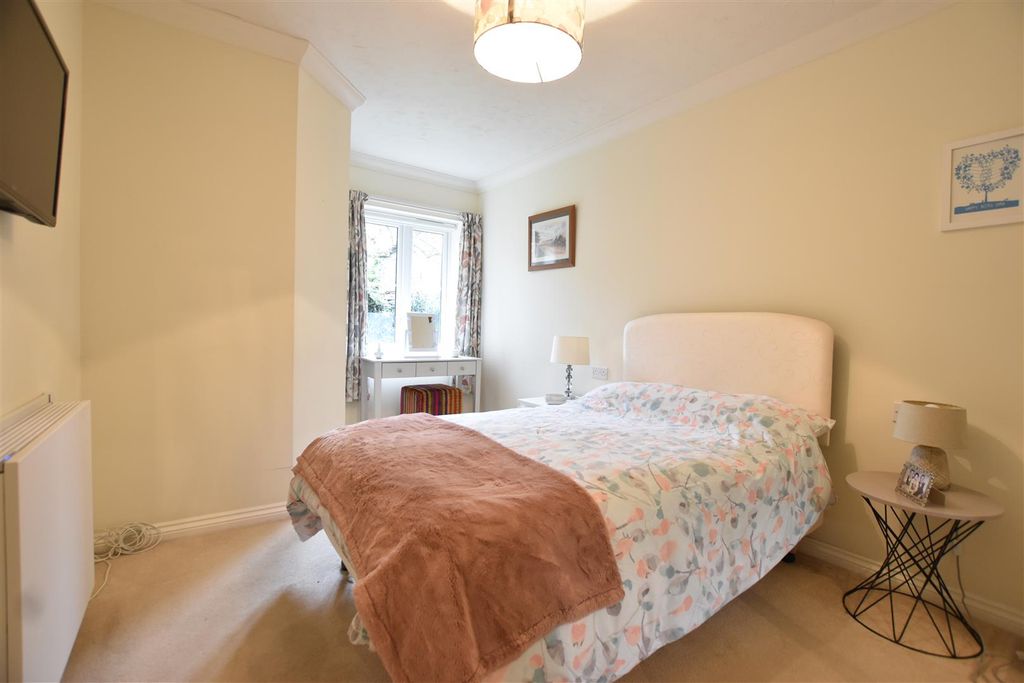 Additional image 5 of 1 bed property for saleLeatherhead Road, Ashtead KT21