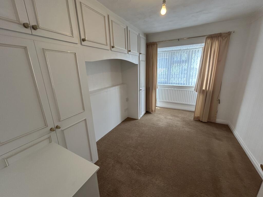 HALESOWEN - Brades Close photo 4