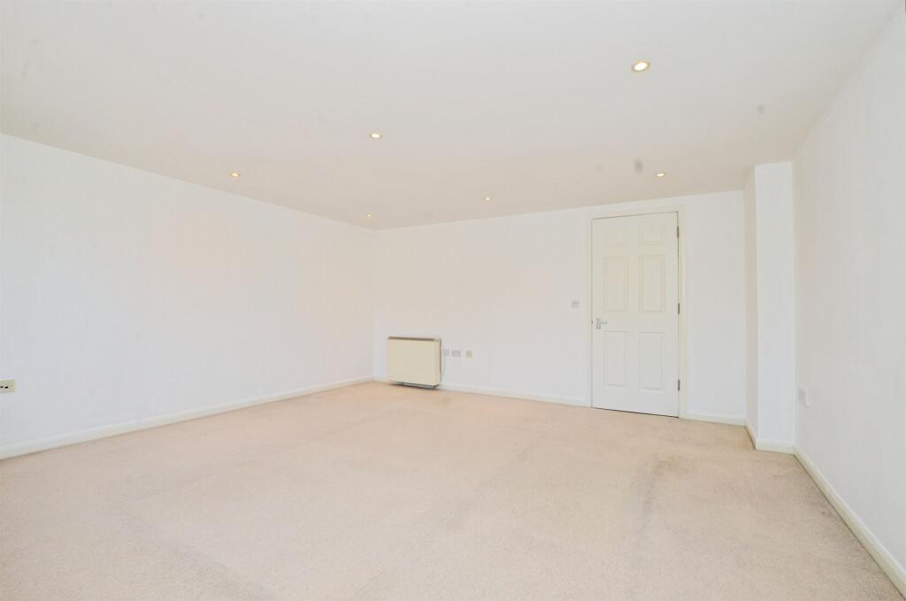 Additional image 4 of Roundwood Lane, Harpenden