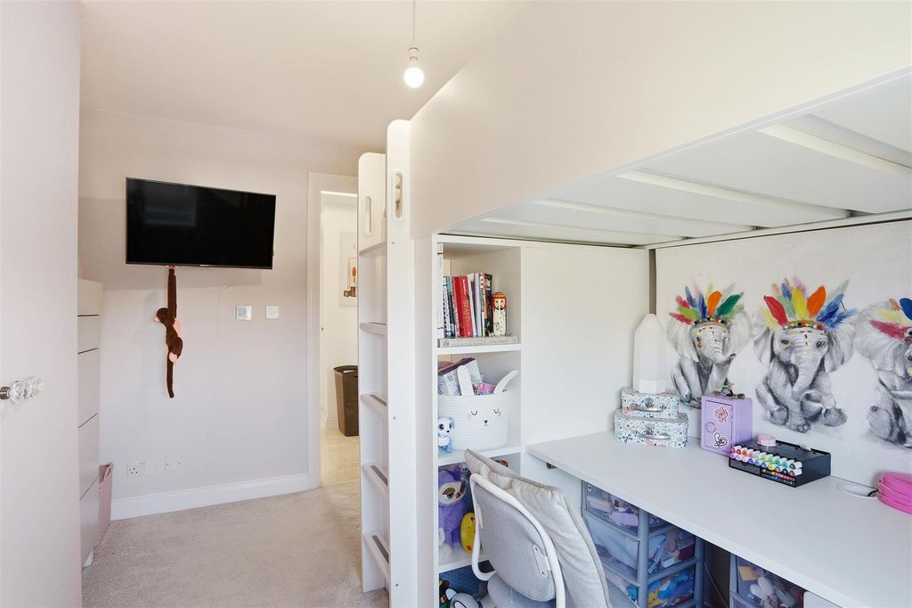 Additional image 11 of 2 bed flat for salePound Road, Banstead SM7