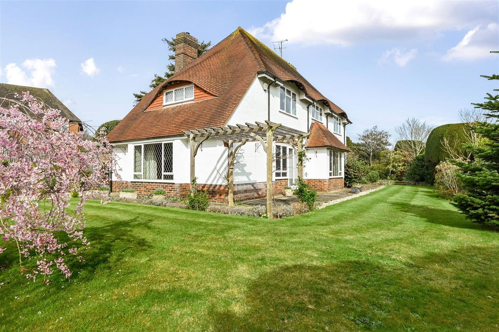 3 bed detached house for saleMaple Avenue, Cooden, Bexhill-On-Sea TN39