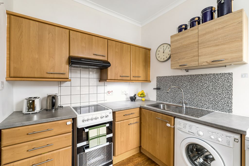 Additional image 5 of 1 bed flat for sale15/8 Belmont Road, Juniper Green, Edinburgh EH14