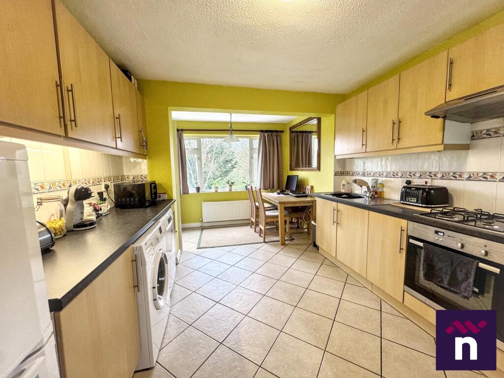 Prestbury Drive, Warminster, BA12 photo 4