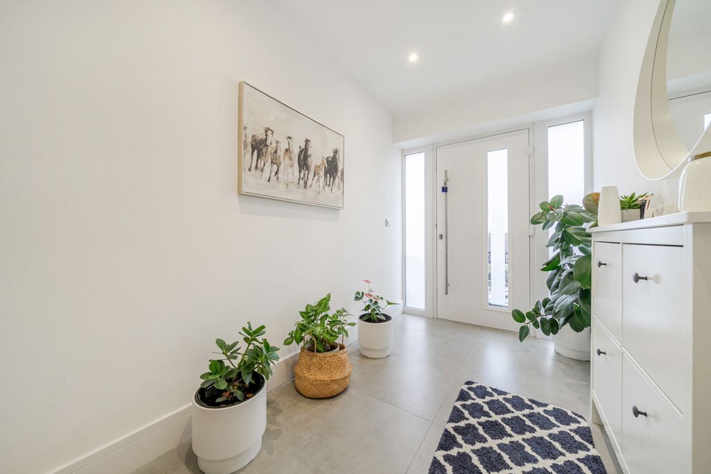 Additional image 18 of 5 bed semi-detached house for saleBrasted Close, Bexleyheath DA6