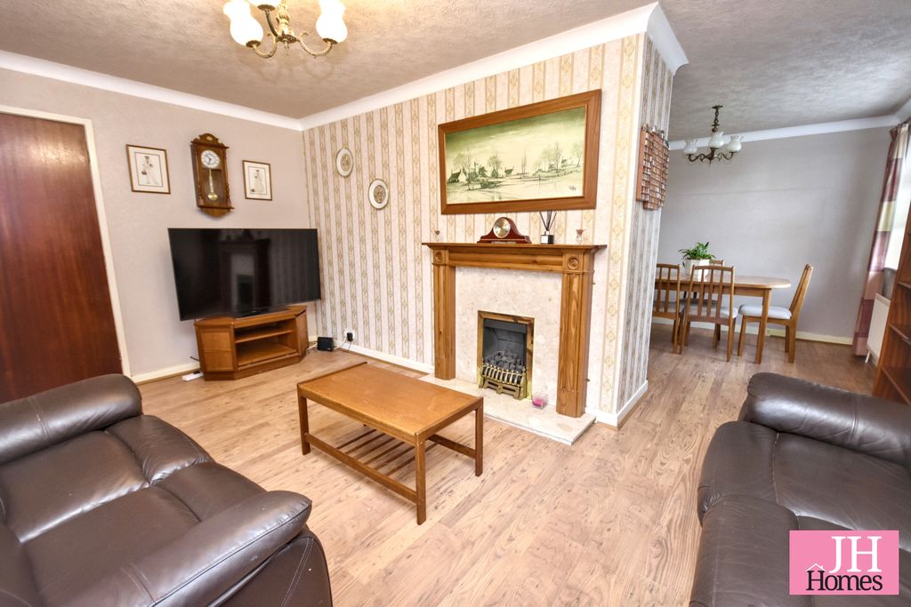 3 bed detached bungalow for saleChestnut Walk, Barrow-In-Furness, Cumbria LA13 photo 2