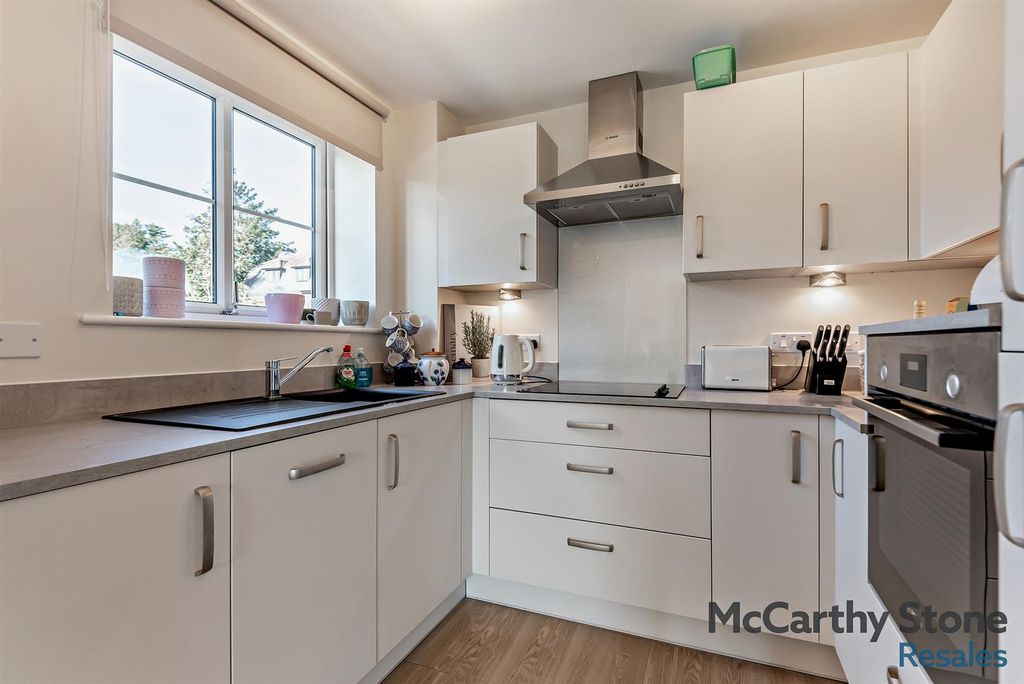 Additional image 4 of 2 bed flat for saleQueen Elizabeth Place, Orchard Lane, Alton GU34