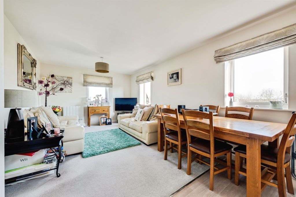 2 bed flat for saleGuild Close, Witney OX28 photo 3