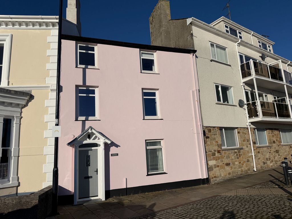 3 bed terraced house for saleWest End, Beaumaris LL58