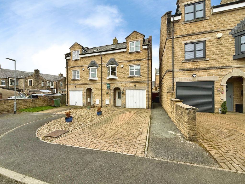 3 bed semi-detached house for saleRobinson Fold, Barnoldswick BB18