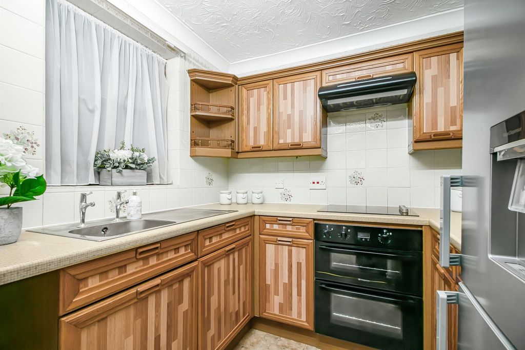 Additional image 3 of 2 bed property for saleElmwood Court, High Street, Baldock SG7