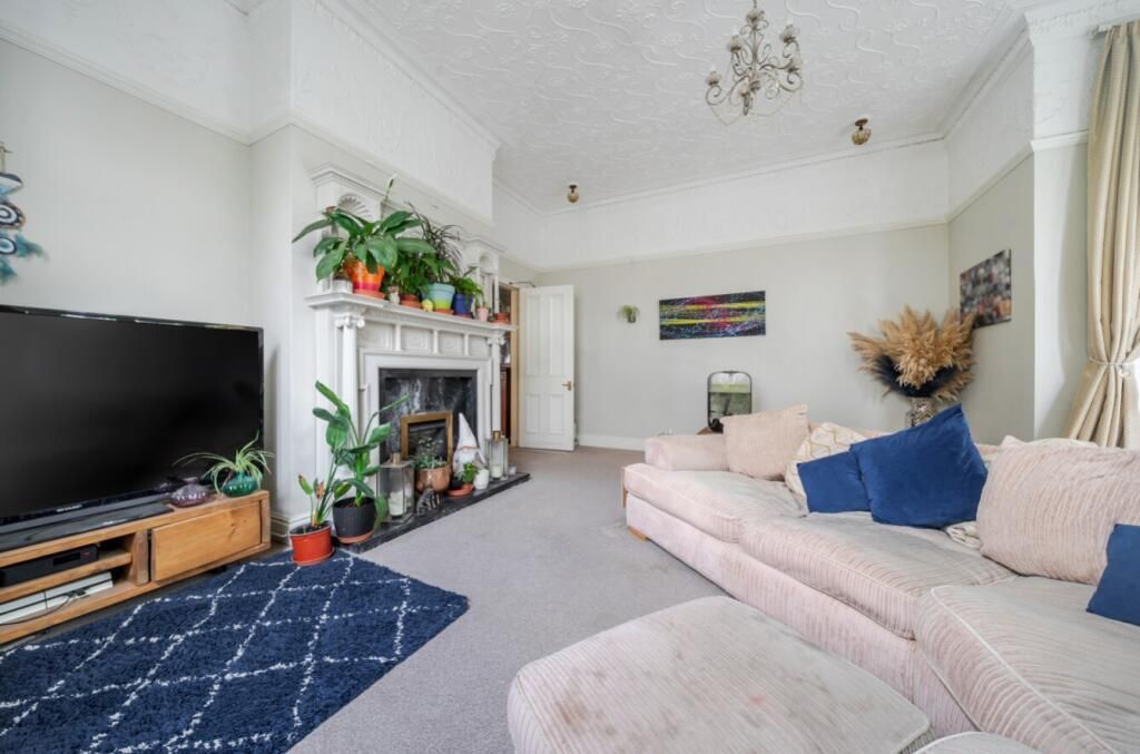 Additional image 6 of 2 bed flat for saleFlat 6, 51 Bargate, Grimsby DN34