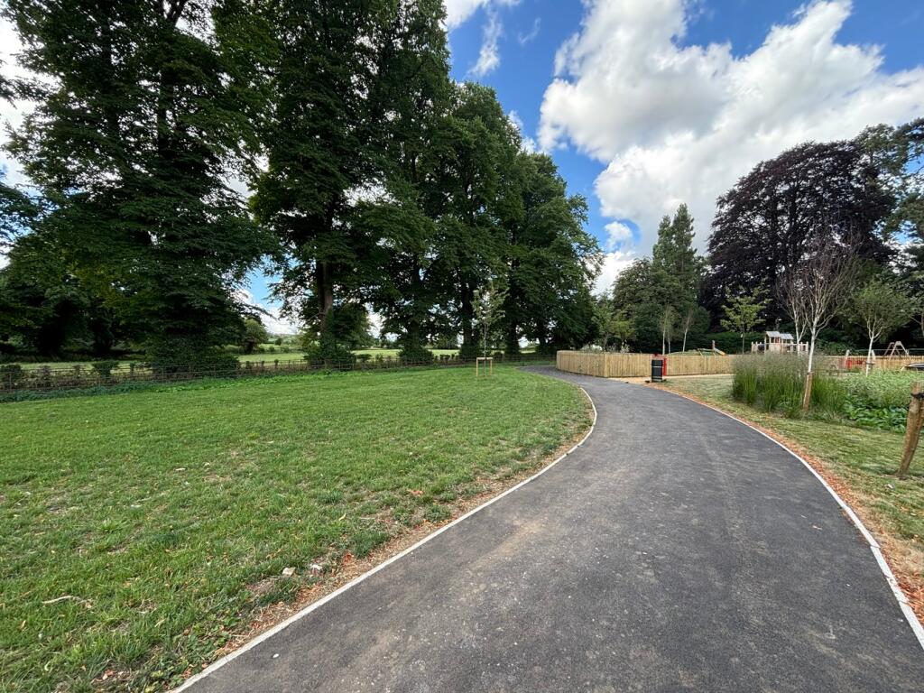 Beauchamp Drive, Midsomer Norton, BA3 photo 4