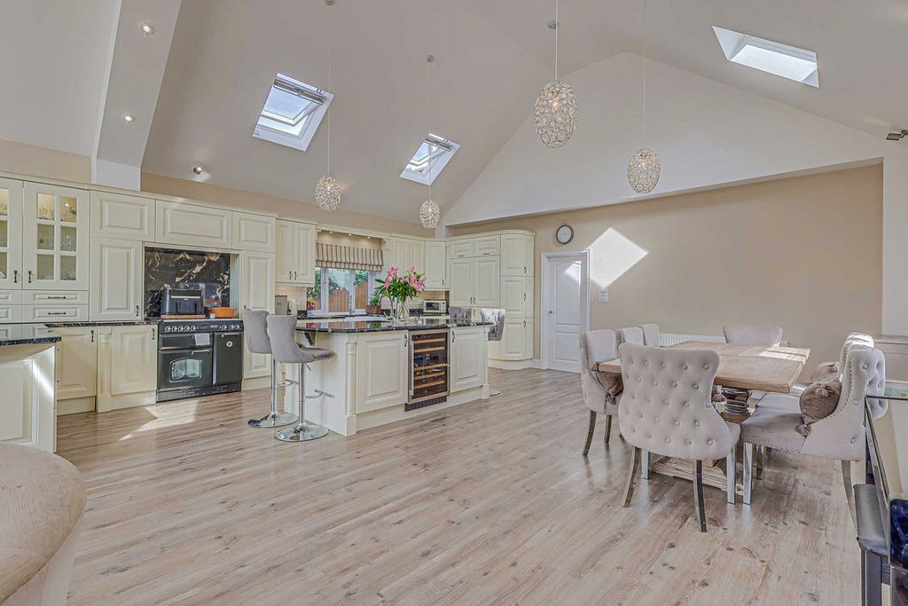 Additional image 12 of 5 bed detached house for saleHigh Road, Benfleet SS7