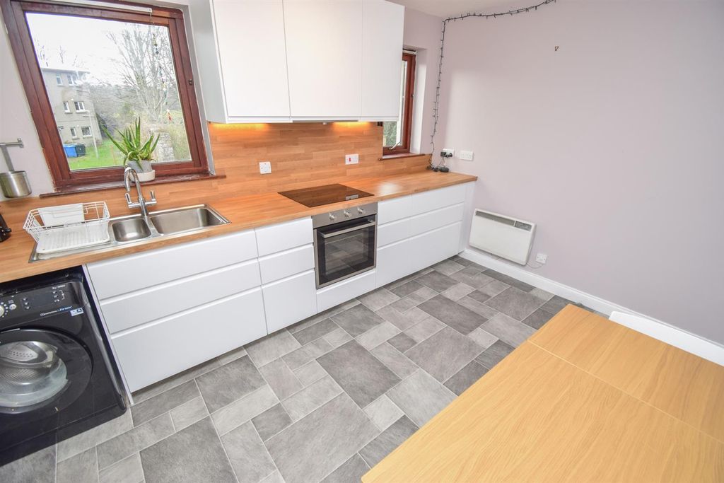 Additional image 5 of 2 bed flat for sale17 Springfield Gardens, Inverness IV3