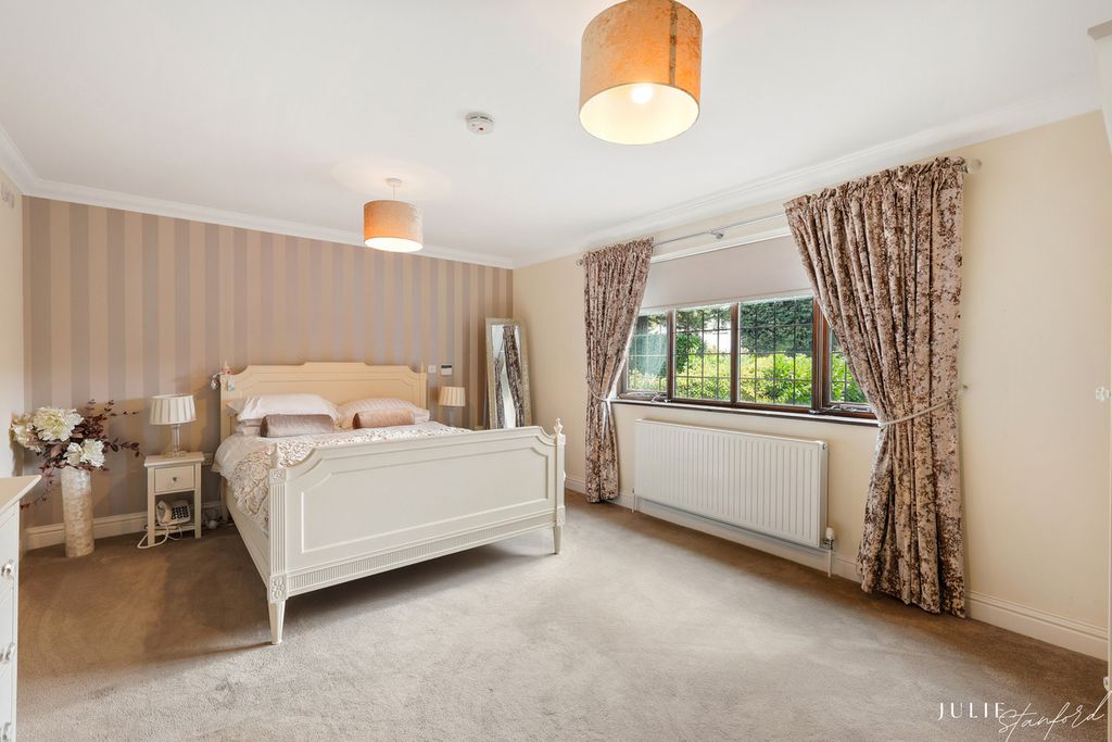 Additional image 11 of 6 bed detached house for saleLee Chapel Lane, Basildon SS16
