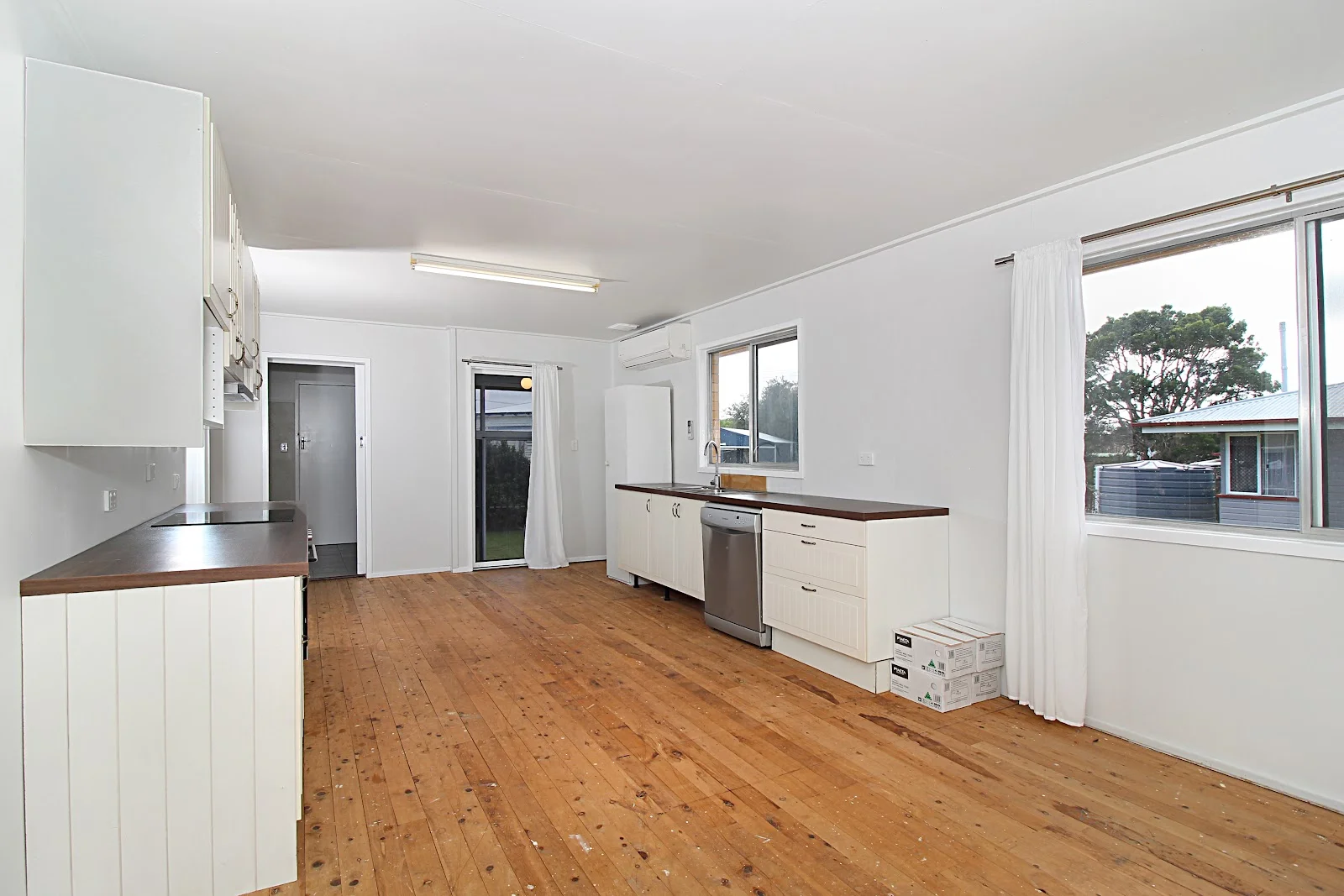 4 Lalor Street, Crows Nest QLD 4355 photo 3