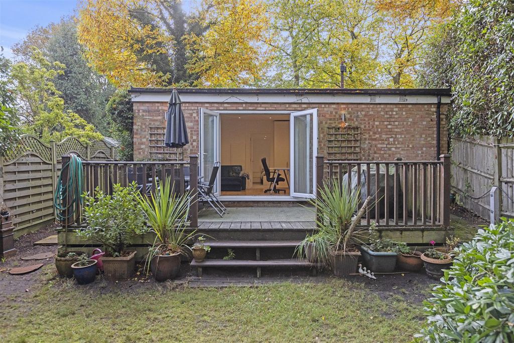 Additional image 3 of 3 bed flat for salePrince Albert Drive, Ascot SL5
