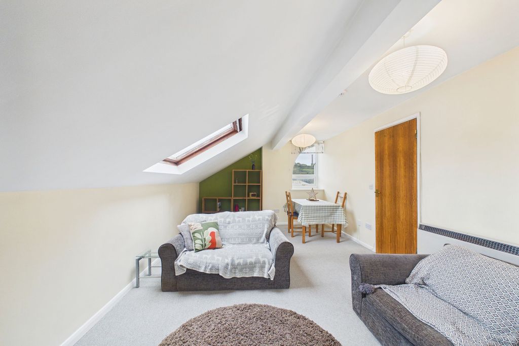 2 bed flat for saleWest Strand, Harbourside West Strand CA28 photo 5