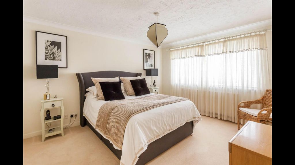 Additional image 6 of 4 bed detached house for saleHarriotts Lane, Ashtead KT21