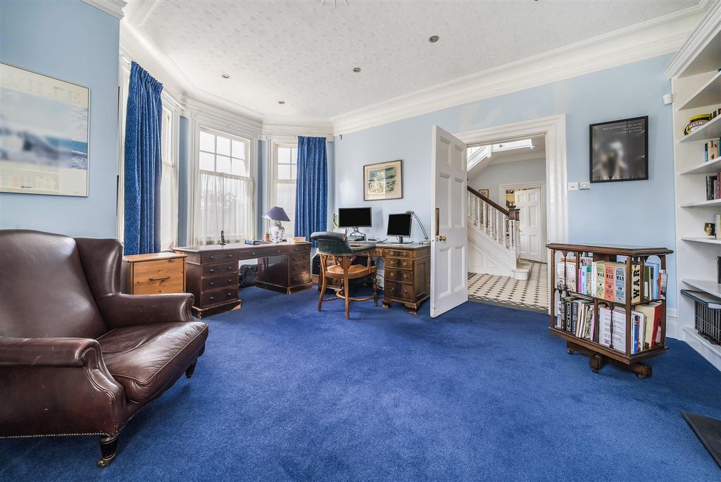 Additional image 11 of 6 bed detached house for salePemberley Avenue, Bedford MK40