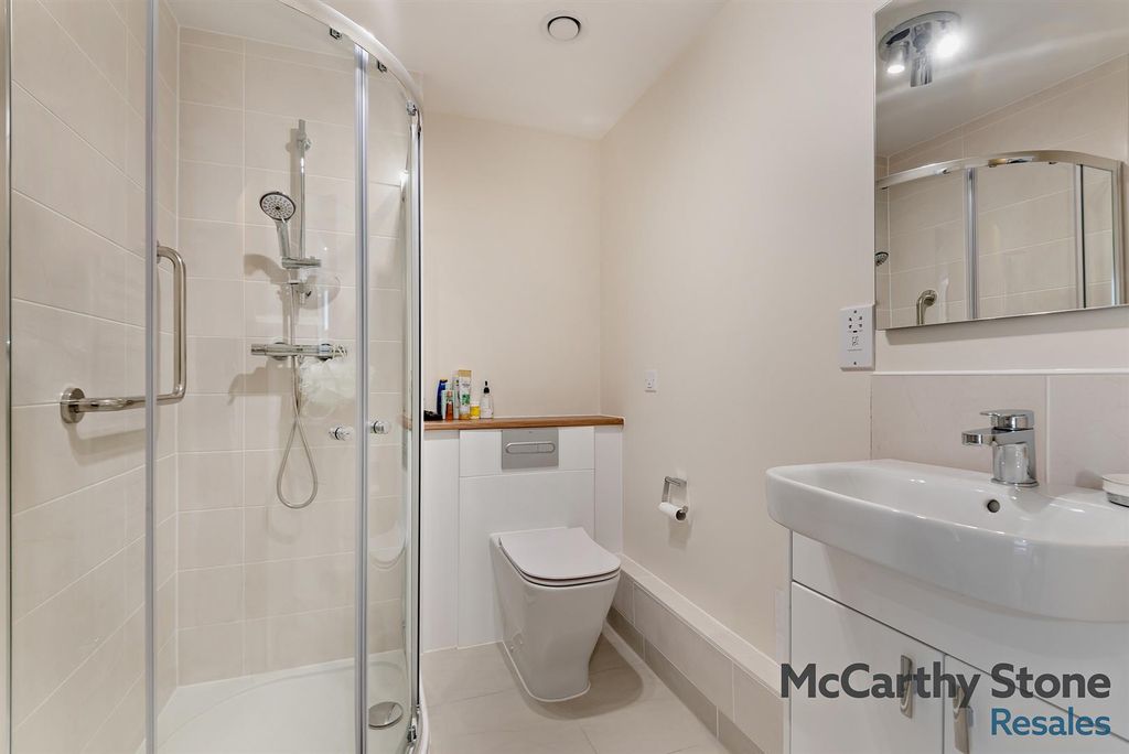 Additional image 11 of 2 bed flat for saleQueen Elizabeth Place, Orchard Lane, Alton GU34