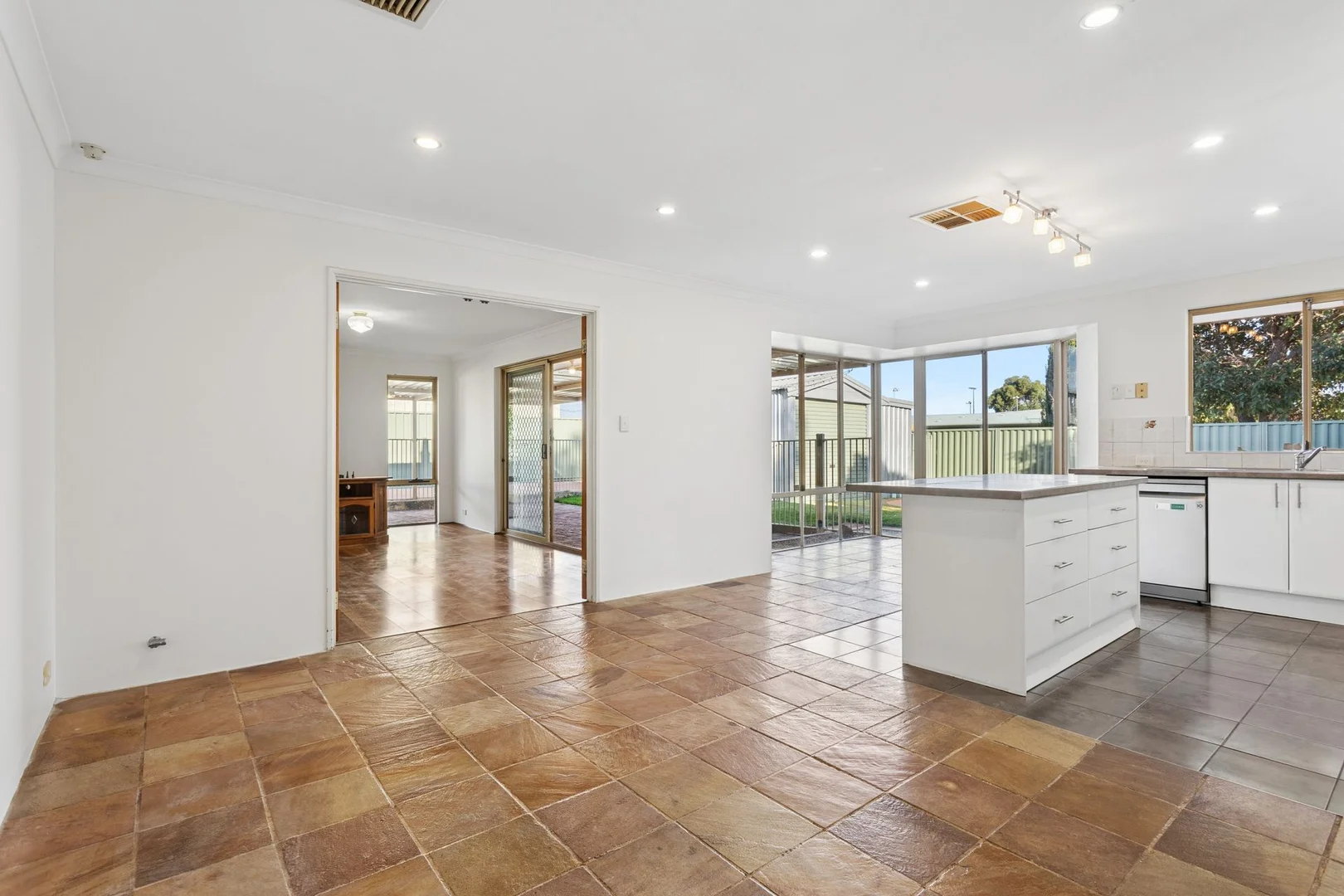 Additional image 7 of 2 Jabiru Rise, Ballajura WA 6066